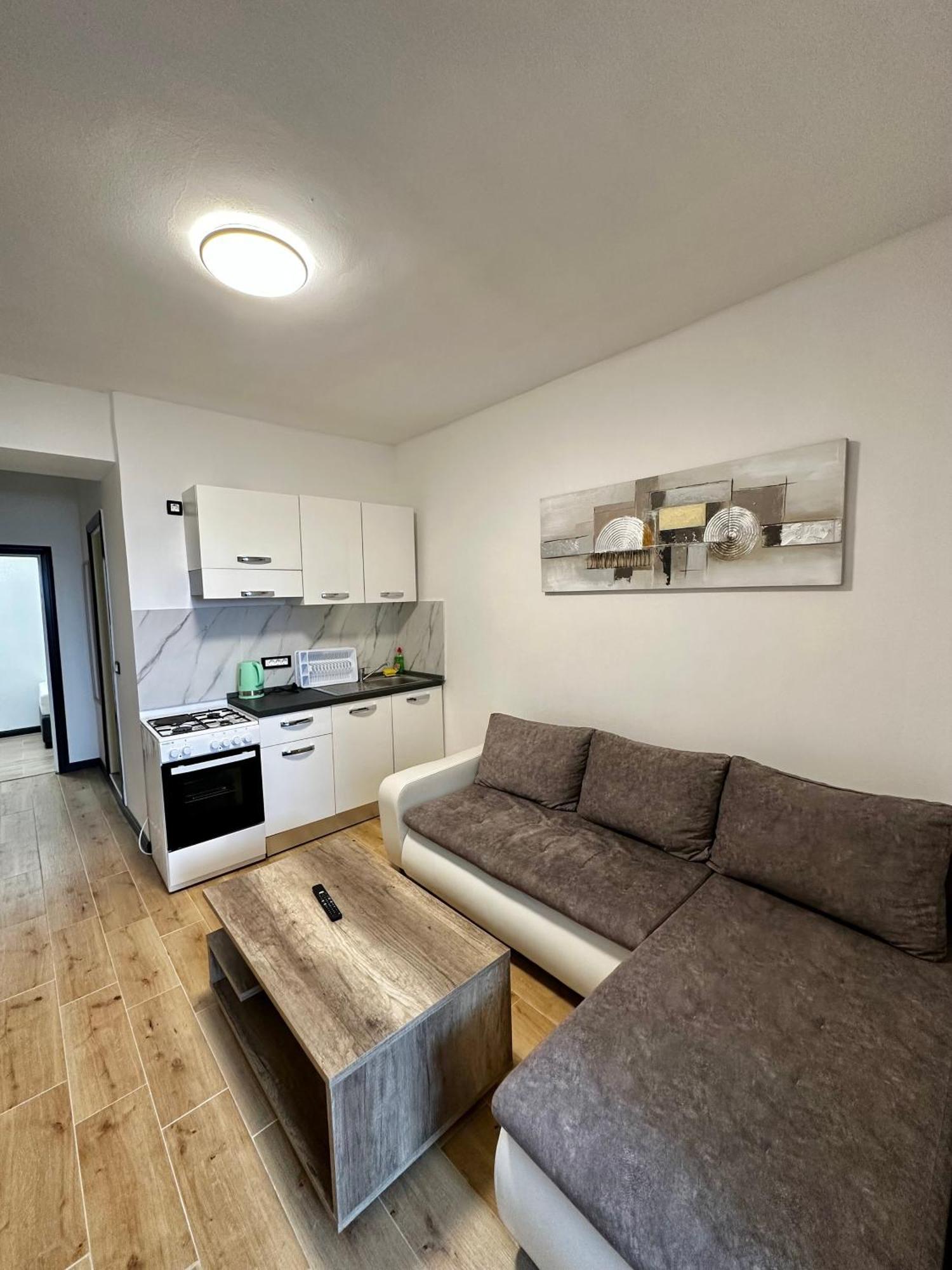 Crolivia Apartments Near Arena, Center Of Pula Bagian luar foto