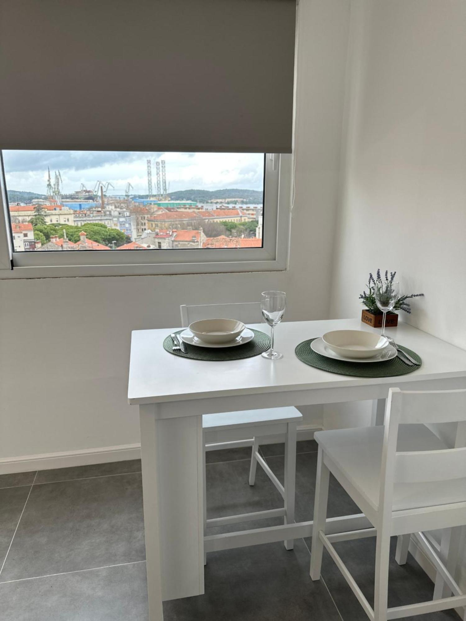 Crolivia Apartments Near Arena, Center Of Pula Bagian luar foto