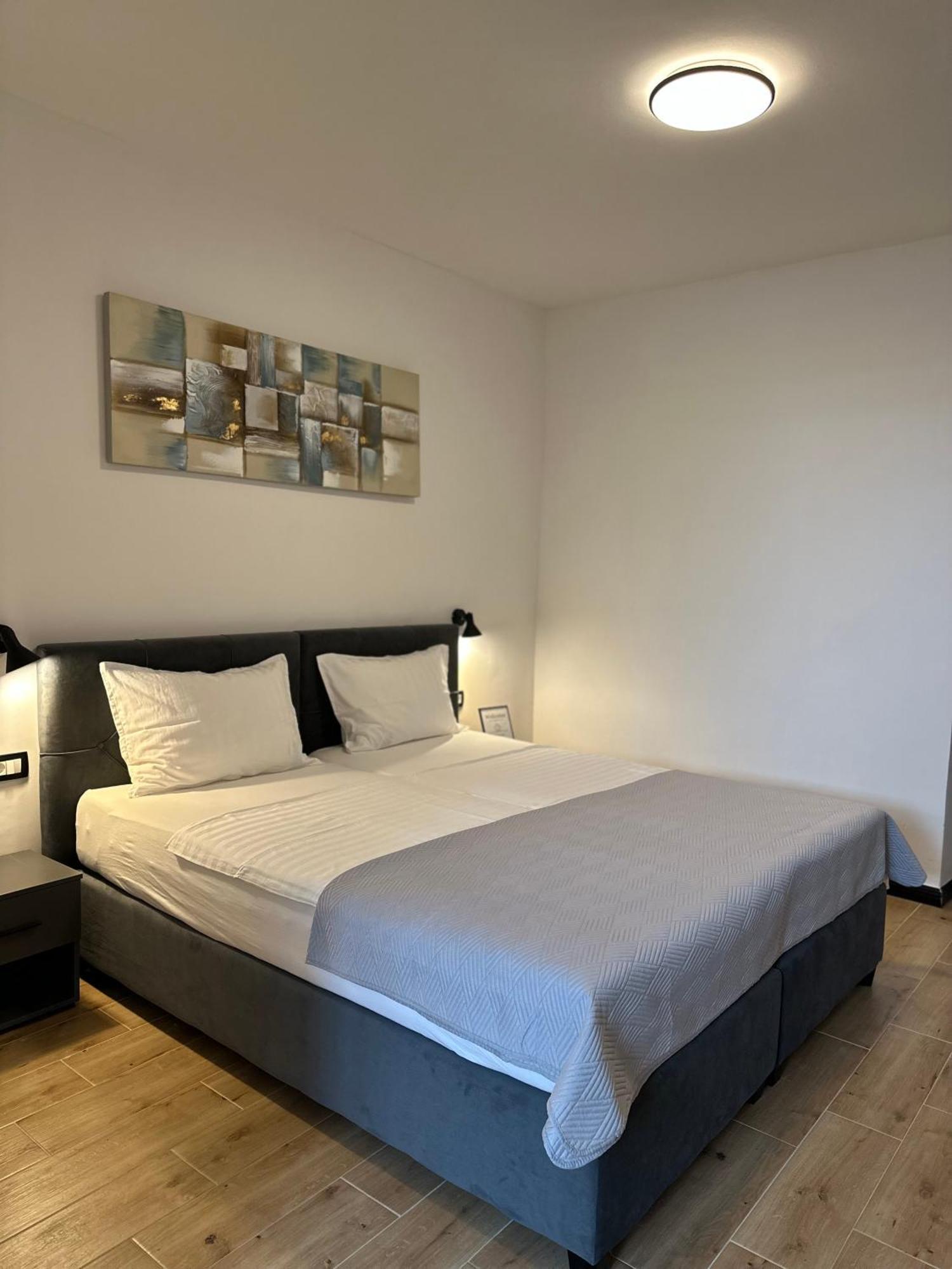 Crolivia Apartments Near Arena, Center Of Pula Bagian luar foto