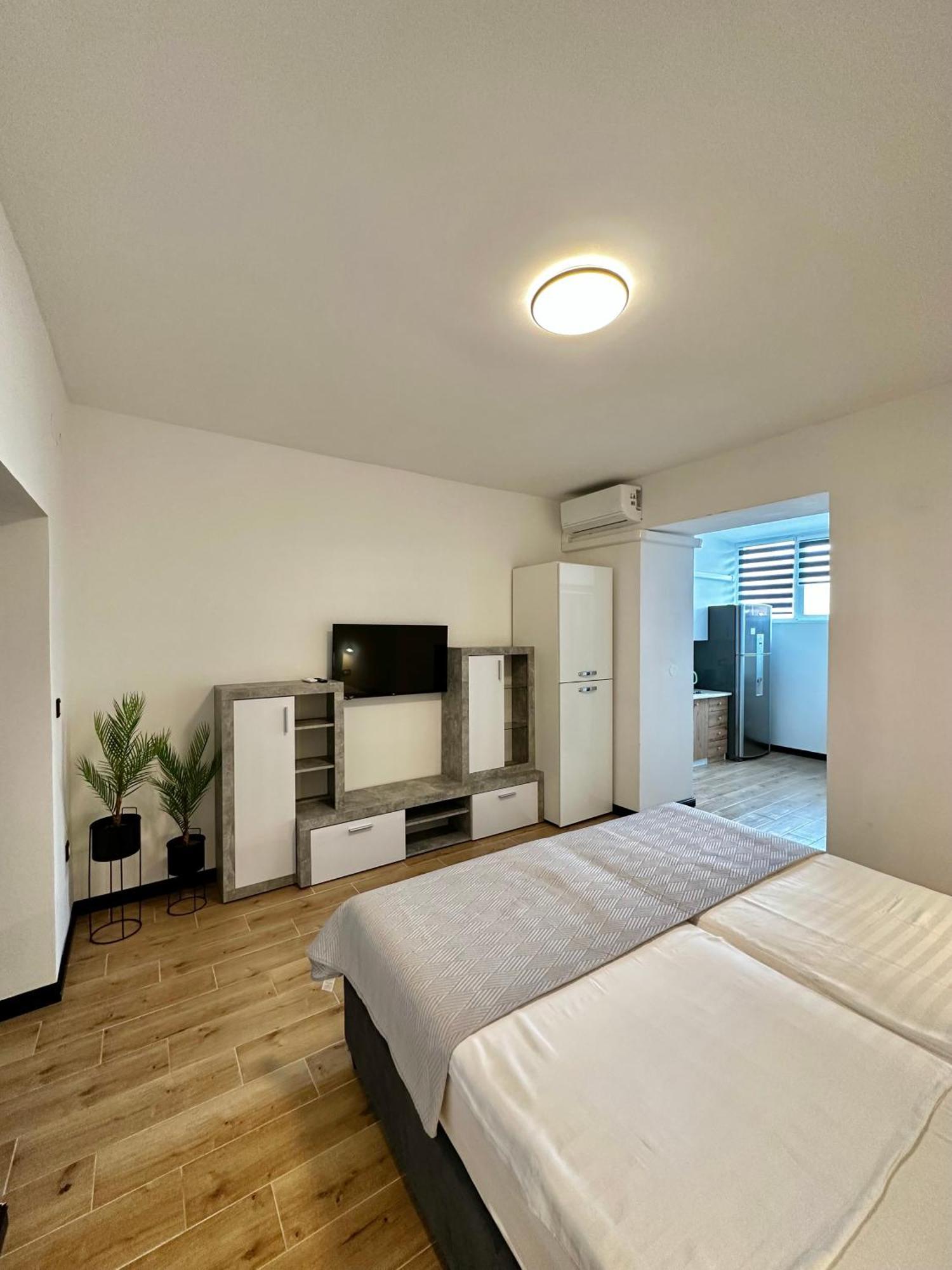 Crolivia Apartments Near Arena, Center Of Pula Bagian luar foto