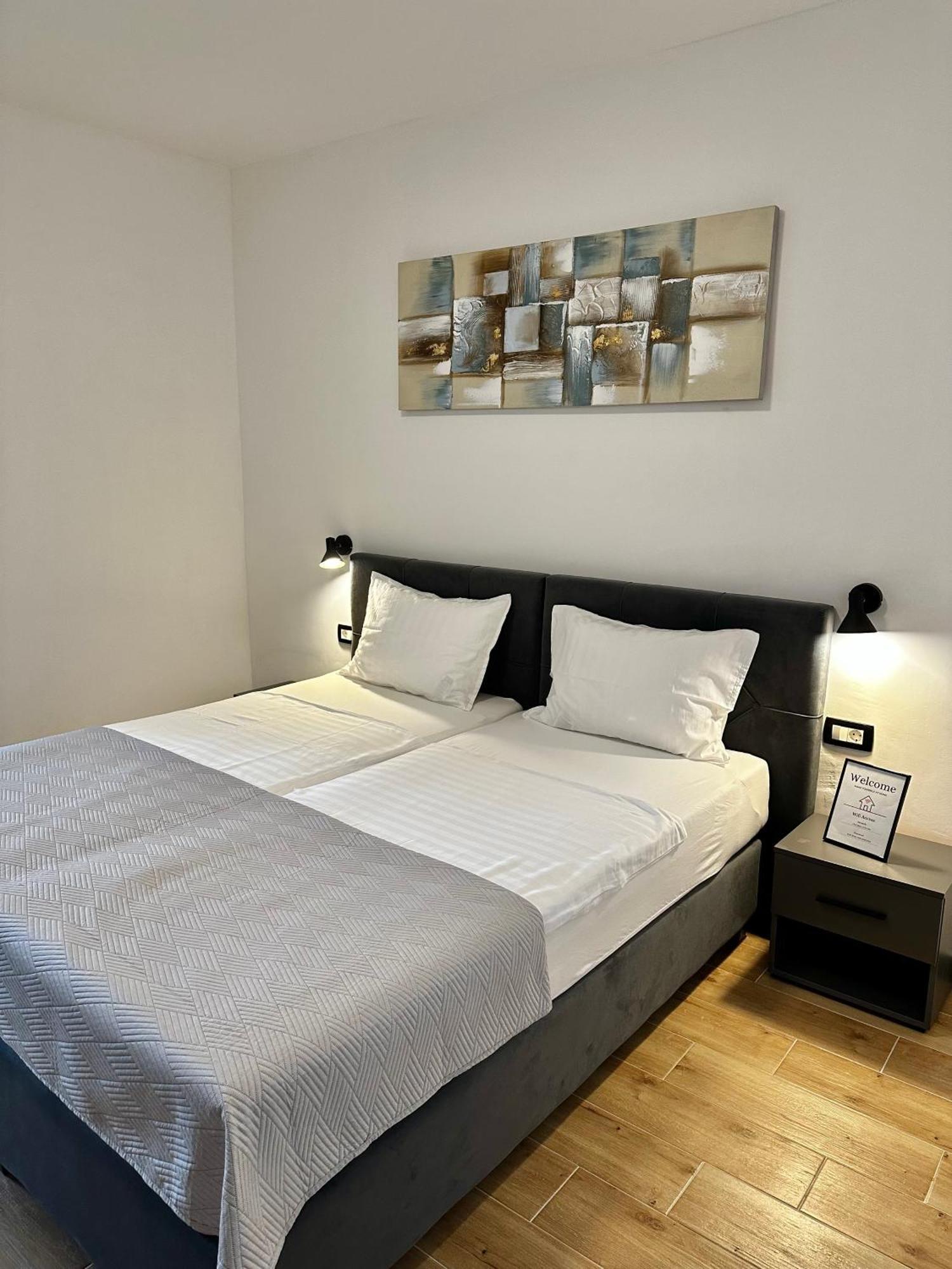 Crolivia Apartments Near Arena, Center Of Pula Bagian luar foto